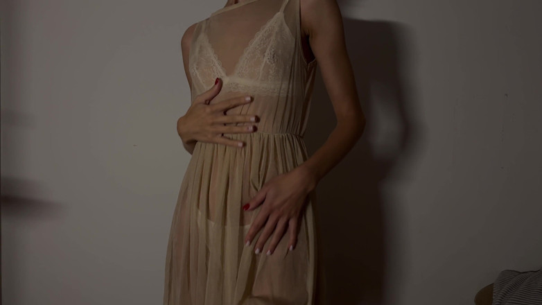 Mia Foster: Spogliarello sexy e masturbazione di figa calda
