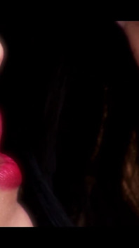 Lucah lesbian romantik dan sensual dengan MILF cantik dan pakaian dalam seksi