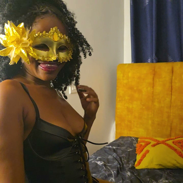 DelamorMotionX: Sexy Katalina Dancing to the Tunes