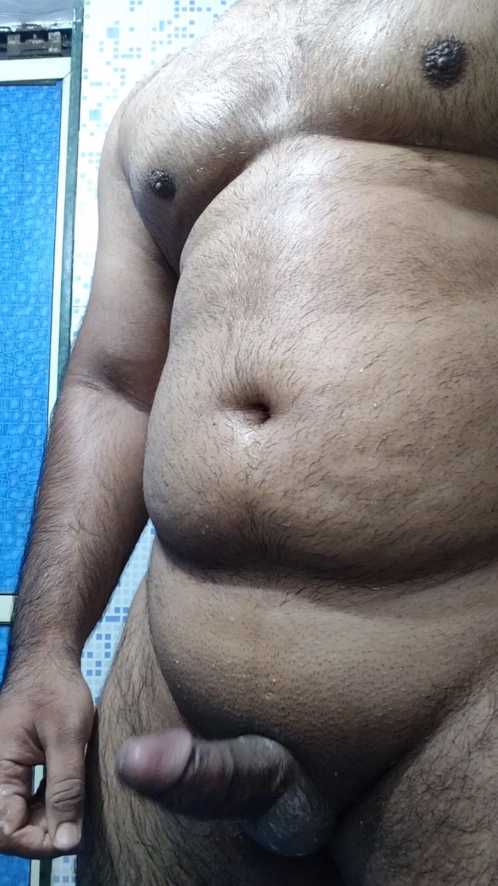 The Greek God: Người đàn ông Ấn Độ cơ bắp giật mình khi đang đứng