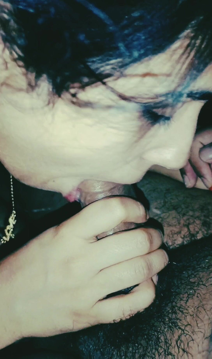 Hot Sis: Latika suce ma grosse bite