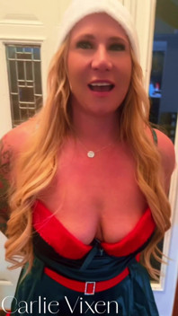 4K Carlie Vixen - sexy verde elf milf brinquedos perfurada buceta, em seguida, chupa bbc elf para primeiro facial