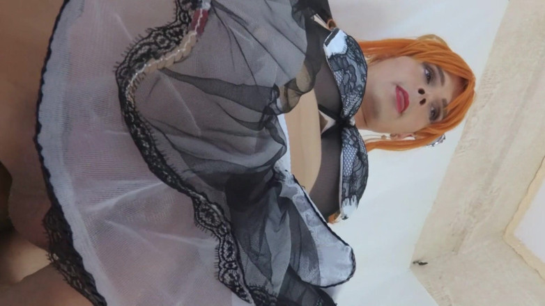 Lola Spais: Femme de chambre, service agréable