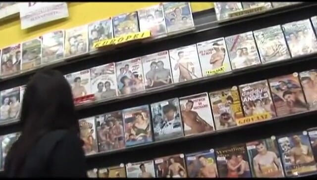 Milf in Love: Ibu tiri Itali suka berkongkek dengan zakar muda!! DVD