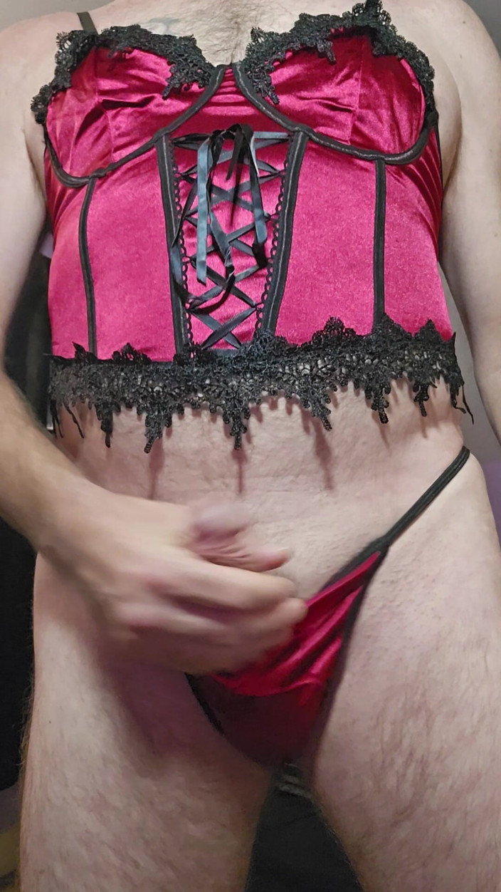 Fantasies in Lingerie: Pakaian dalam Baru Satin Merah