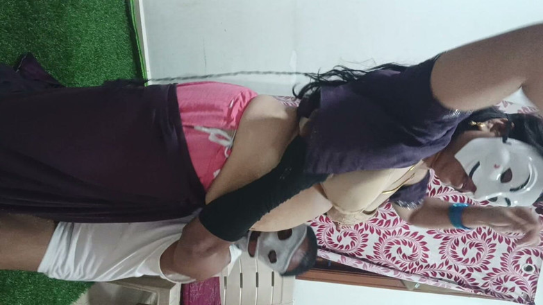 Muruga: 超セクシーなおばさんが友達の妻とセックスする