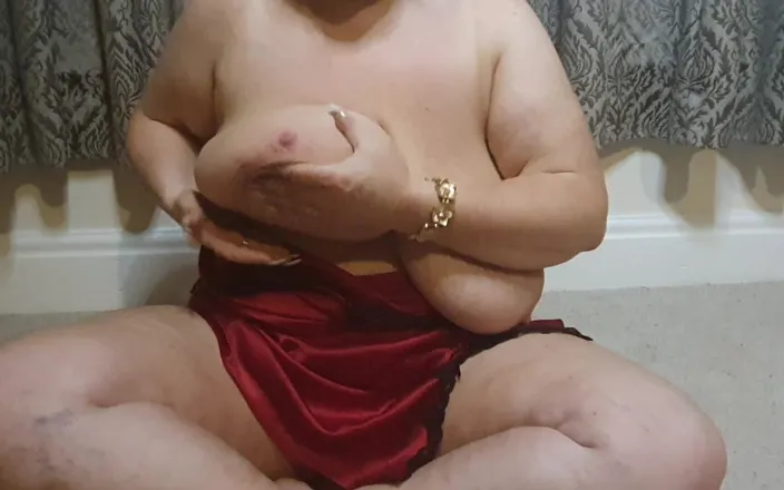 JJ Jewel BBW: Hard Sucking on My 36jj Nipples