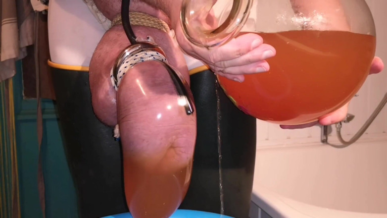 Monster_Meat_: Perverted piss games/bastille part1