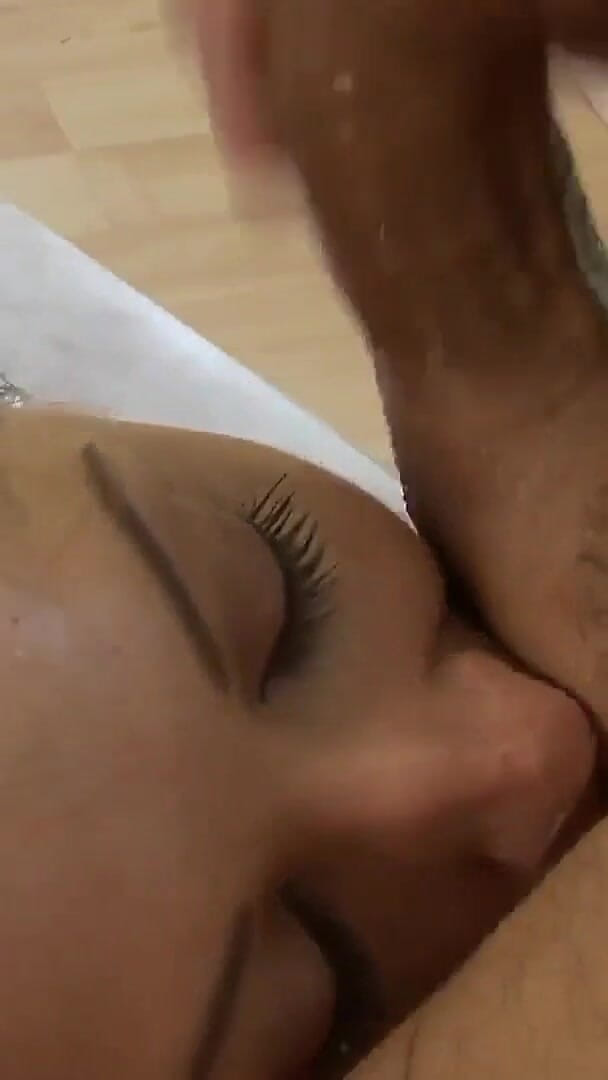Busty big boobs: Piper Austin iki azdırıcı memeli ve koyu saçlı sadakatsiz bir...