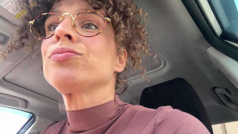 VibeWithMommy: Curly Haired Queen Picks up Coffee Boy
