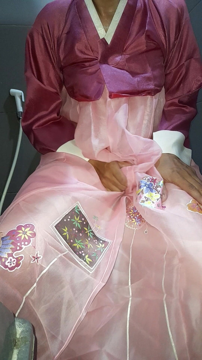 Naomisinka: Кроссдрессер, сперма в корейській традиційній сукні hanbok