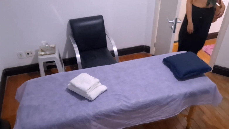 Gabi SweetCouplesStories: Il massaggiatore finisce con il sesso, il massaggiatore ha fatto...