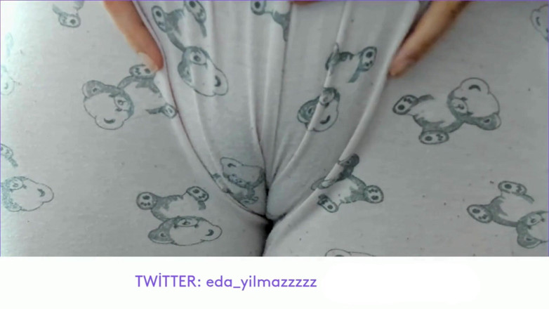 bigass_sexy_bigboobs: Pata de camelo - buceta inchada - pijama