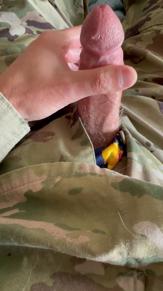 Gay Soldier Stuff: Voják se baví na den hrbání sám se sebou