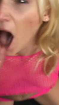 Warm-mouthed blonde knows how to make cocks enjoy themselves