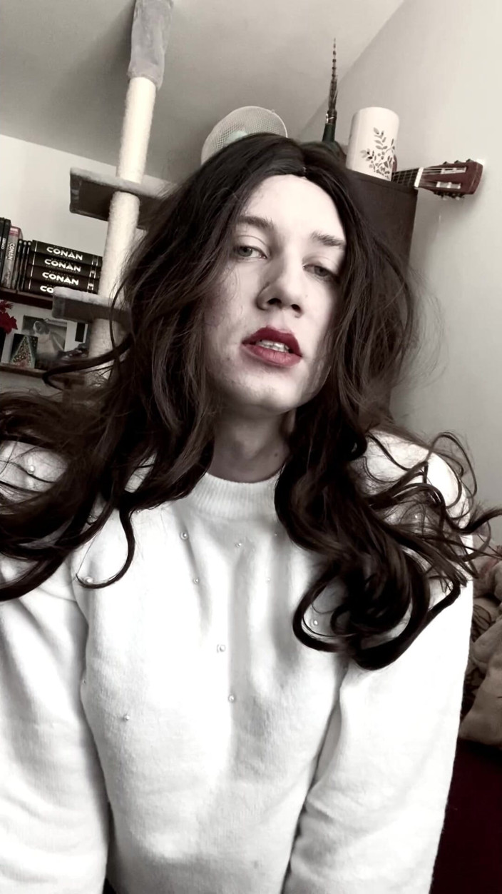 Anna Rios: Feeling Cocky