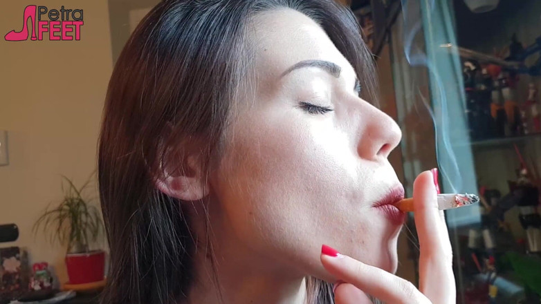 Smokin Fetish: Schoonheid tiener rokend