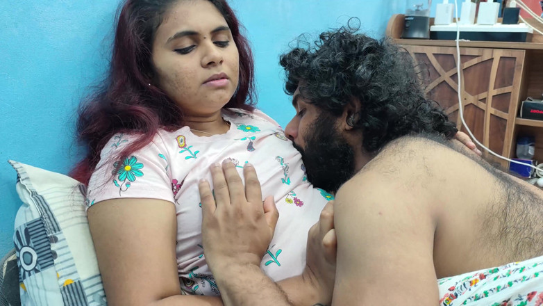 Vaigavarun45: 乳房亲吻与肚脐舔