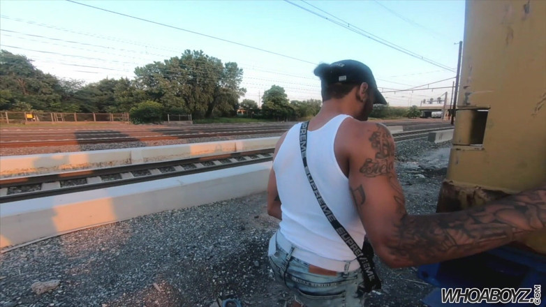 Whoaboyz: Sexo em público fodendo ao ar livre um grande rabo