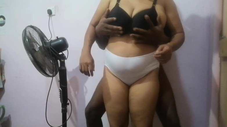 Janua294: La stringe la schiena e si diverte