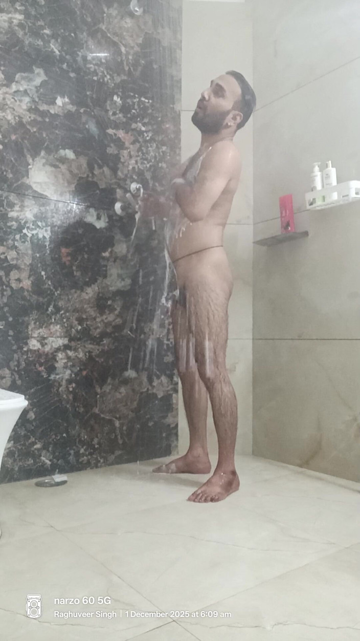 Rajasthani-old-lover: Un beau-père policier indien prend une douche