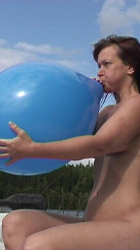 Blow2popp Naked on the Lake