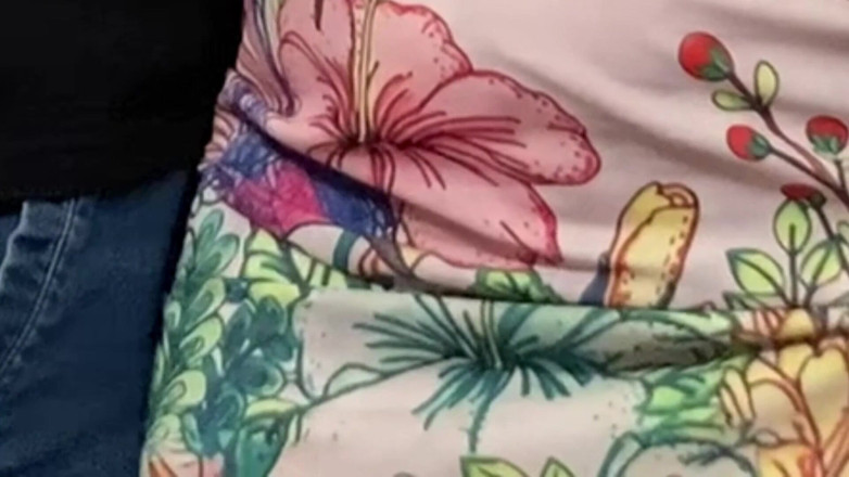 Niki studio: サブウェイで全くの見知らぬ人が剃ったアソコを擦っている