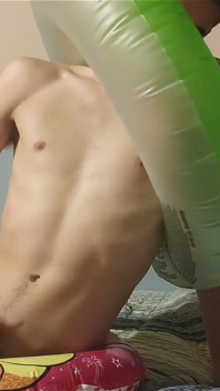 อมควยและรอบตัวด้วยการว่ายน้ําเป่าลมมากมาย!