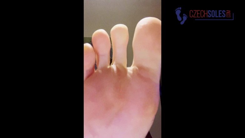 Czech Soles - foot fetish content: Yogadan sonra terli ayak toynağı çoraplarımı kokla ve yala