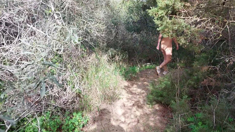 martinawest: Bunicuța caută un iubit nacked în pădure