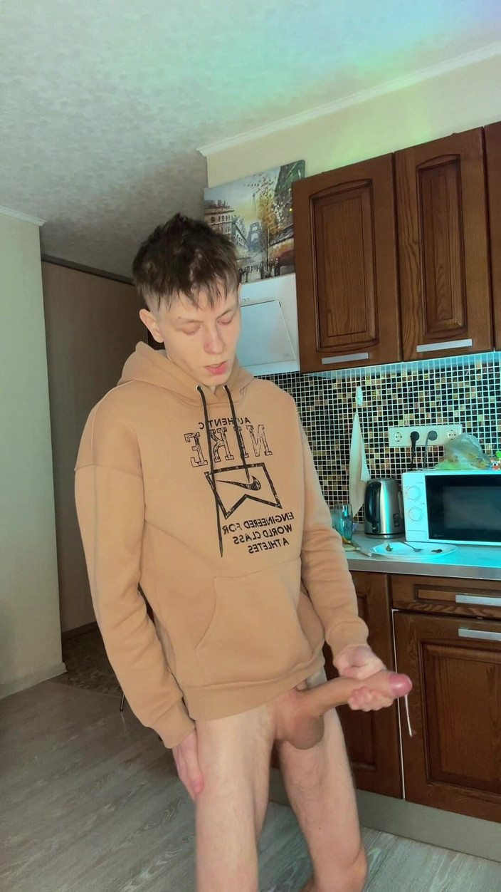 Morflot24: Yerleri spermle kaplayana kadar büyük yarağımı okşamayı bırakamadım