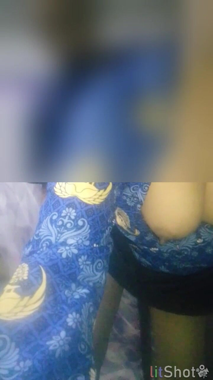 Astriana88: Rakaman amatur ibu tiri penjawat awam yang cantik dengan pemandu...