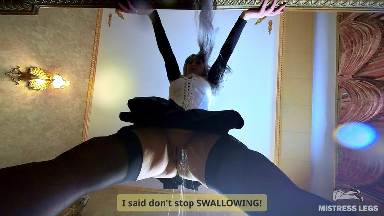 Mistress Legs: Złota kara sekretarza: sika prosto do spragnionych ust urzędnika