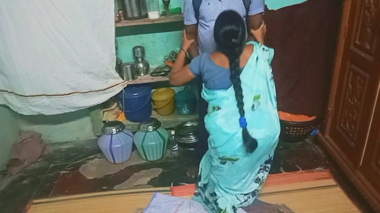 Priyanka314: Indische studentin mit tamilischer tanten-sex