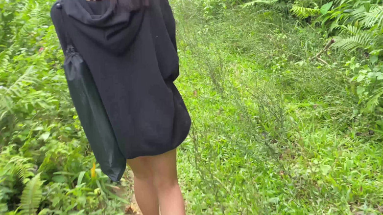 Pinay Shena Mae: Sex in the Woods