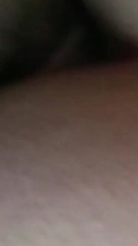 Morena milf aprende a cavalgar pau grosso na varanda