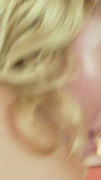 Schwänze und spielzeug szene 4 blondes teen luna mit einem dildo in ihrer muschi und einem schwanz in ihrem mund