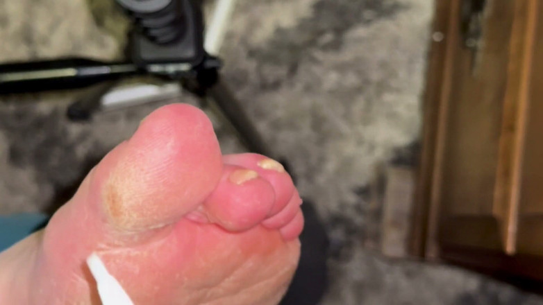 SoftBakedAfterDark: Crusty Foot Care and Worship - Ftm