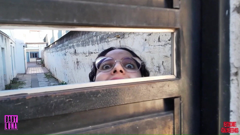 Babyluna939: Aku ngikutin cowok ini di rumah hanya untuk mencium dan...