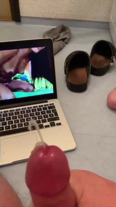 SirCumAlotInU: Mi encantadora KinkyAsian4U me hace correrme tan duro