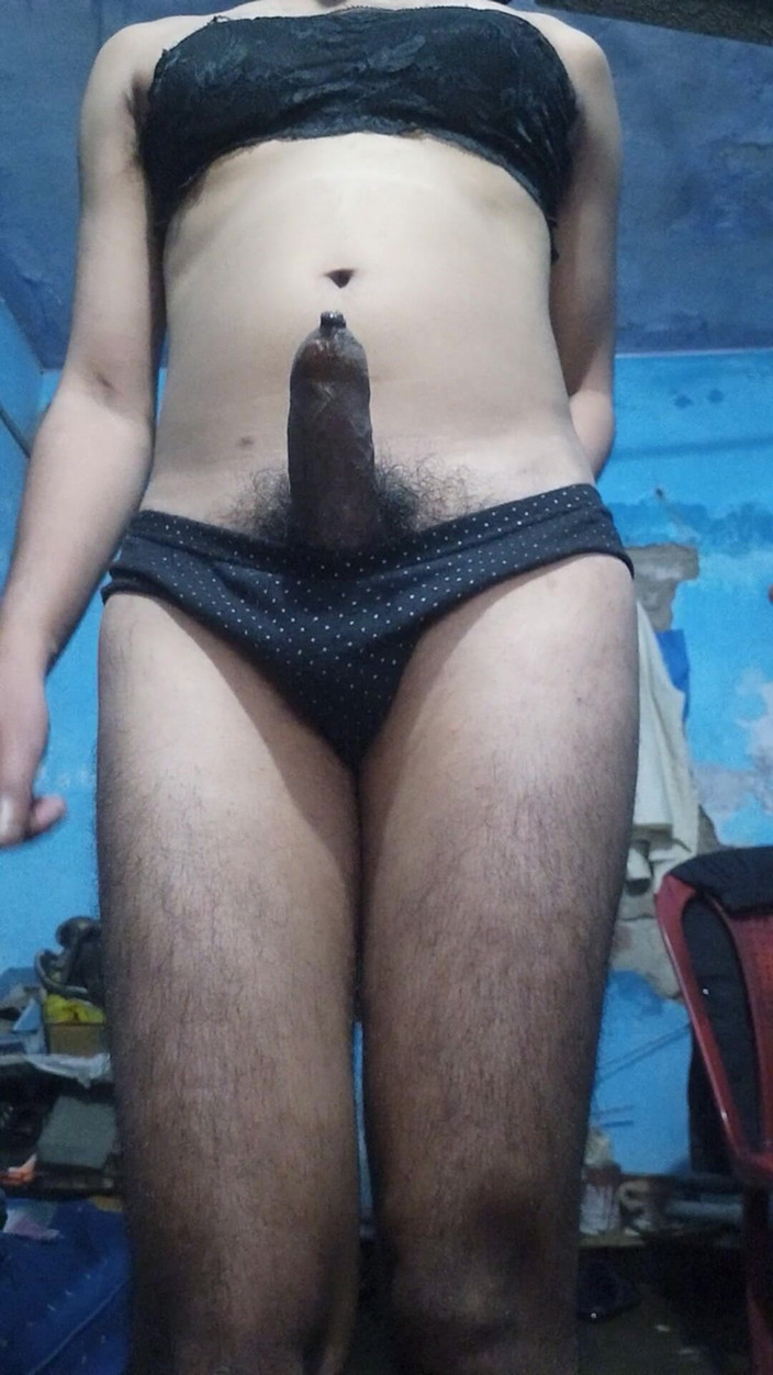 Lustyizlife: Joven India Mariquita Femboy Usando El Sujetador Y Las Bragas...