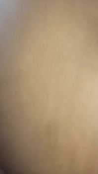 La novia sexy de mi amiga estaba en su habitación después de la clase, así que la follé