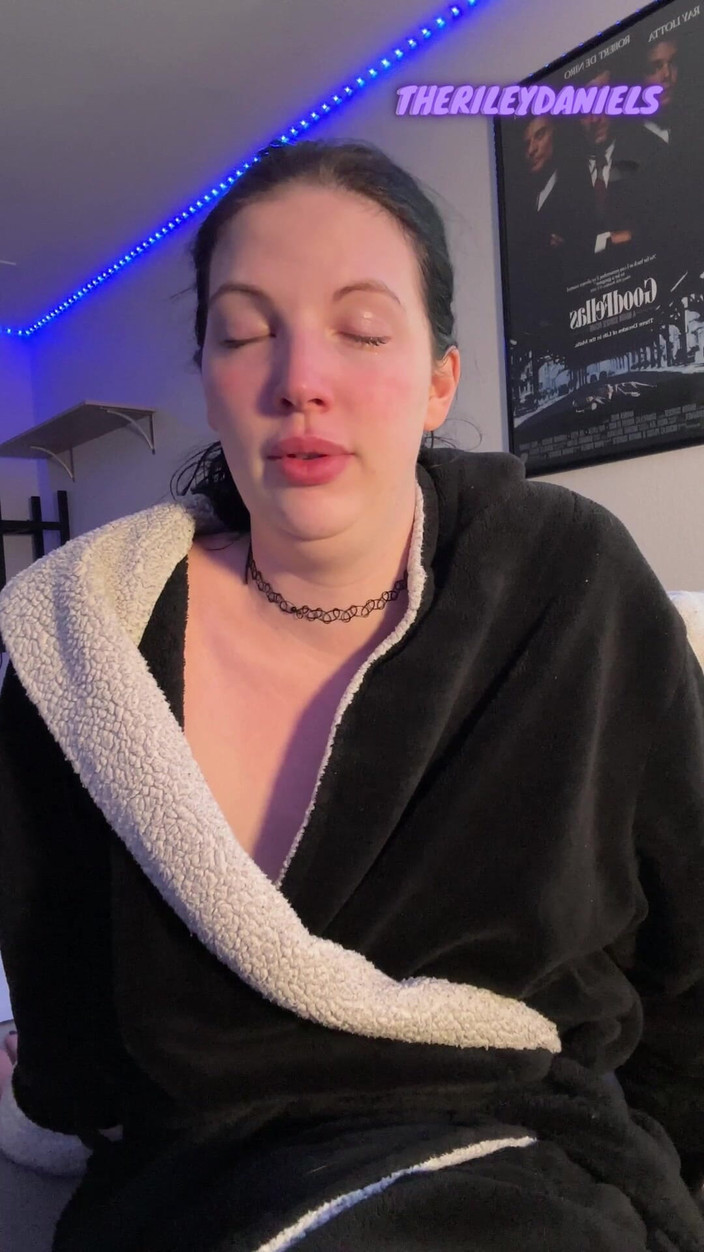 Riley Daniels: Improvisado estornudo fit