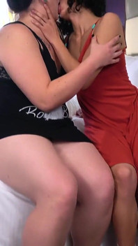BBW et petites TS sur TS, interracial !