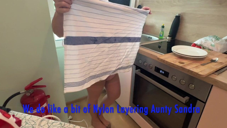 Aunty Sandra vintage girdle queen: Ciocia Sandra O Obowiązkach Domowych Vgq42