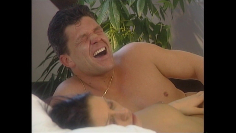 Muschi movie official: Аматорська порнозірка хоче трахатися на кастингу