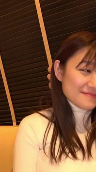 Internet hook-up: istri toket besar dan memek mukulnya digosok - close-up 2