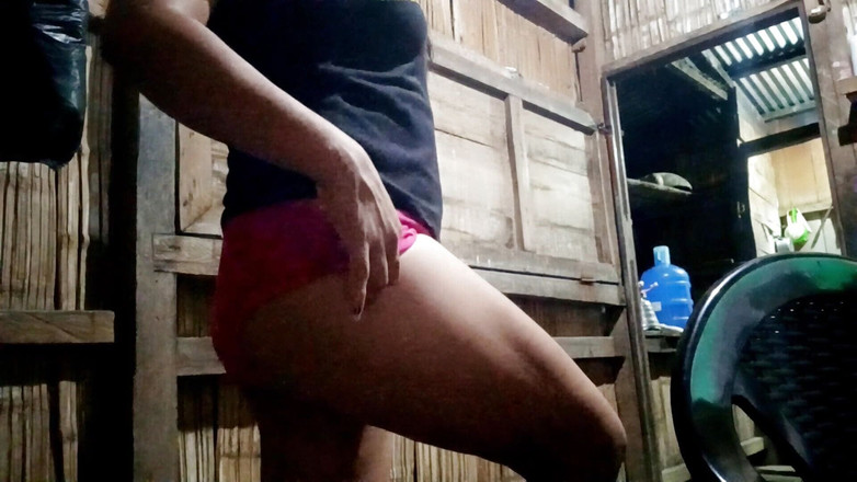 Martin13: 我的男朋友没有做爱，我不得不自慰，因为我非常湿润，因为渴望激烈地做爱