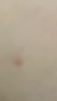Une fille a un orgasme à la soirée 18
