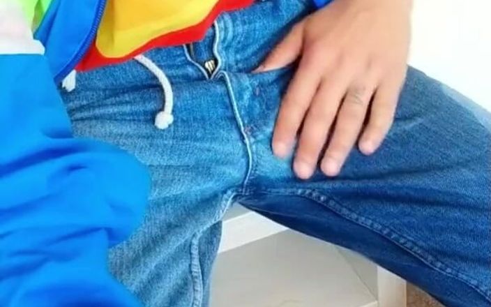 Idmir Sugary: Molhando meu jeans - eu sou preguiçoso para ir ao banheiro